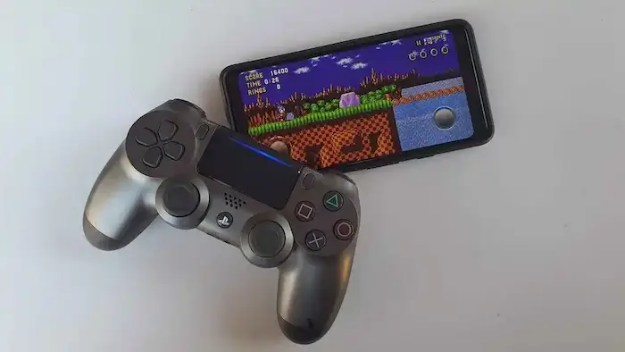 Si tienes un mando de PS4, debes saber que puedes conectarlo al móvil para jugar con este