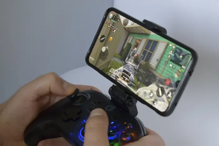 Jugando a Call of Duty: Mobile con un mando GameSir T4