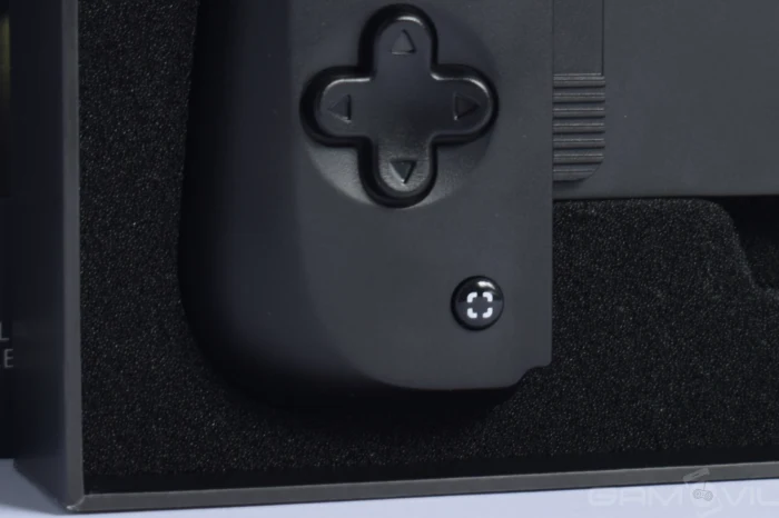 Detalle de cruceta y botón de captura de pantalla en el Razer Kishi V2.