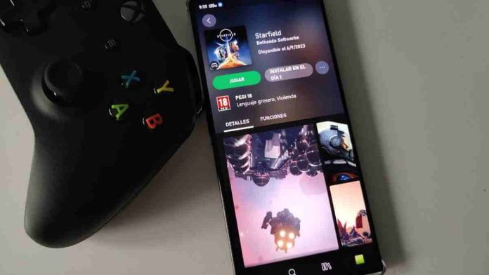 Foto de un móvil a punto de iniciar Starfield en Xbox Game Pass